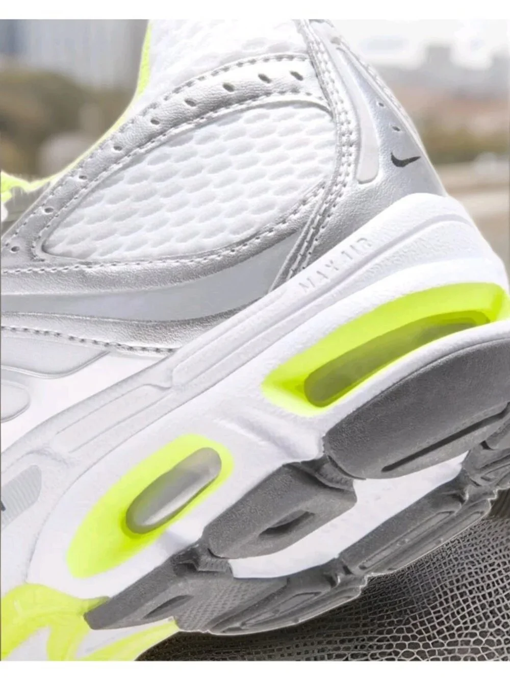Nike Air Max Moto 2K White Cyber Metallic Silver HQ2056-105 - Women's Size 11